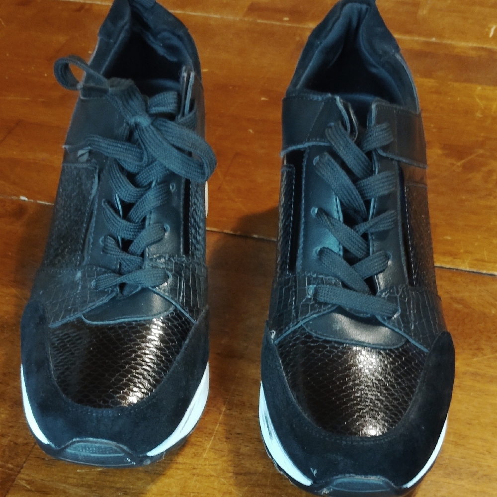 Black Women's Sneakers